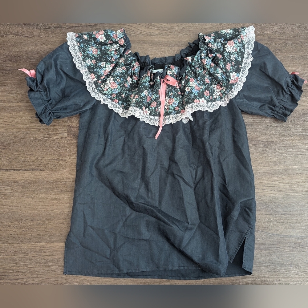 Boutique Vintage Blouse With Lace